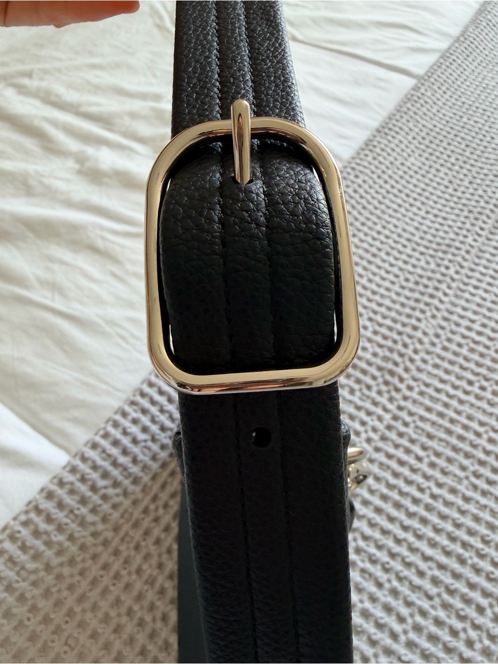 BAGGU MINI RECYCLED LEATHER SHOULDER BAG - Picture 6 of 10